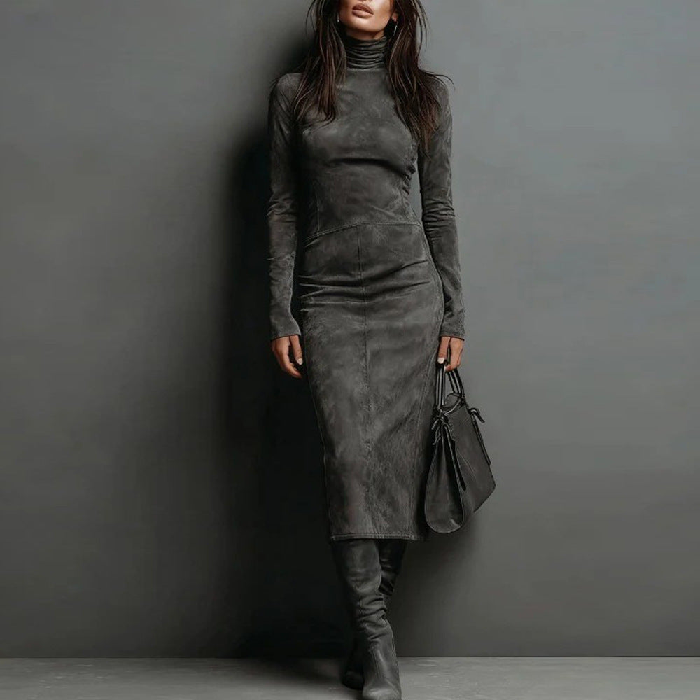 Robe midi ajustée pour femmes en velours avec col roulé et silhouette sur mesure Echoarchiv