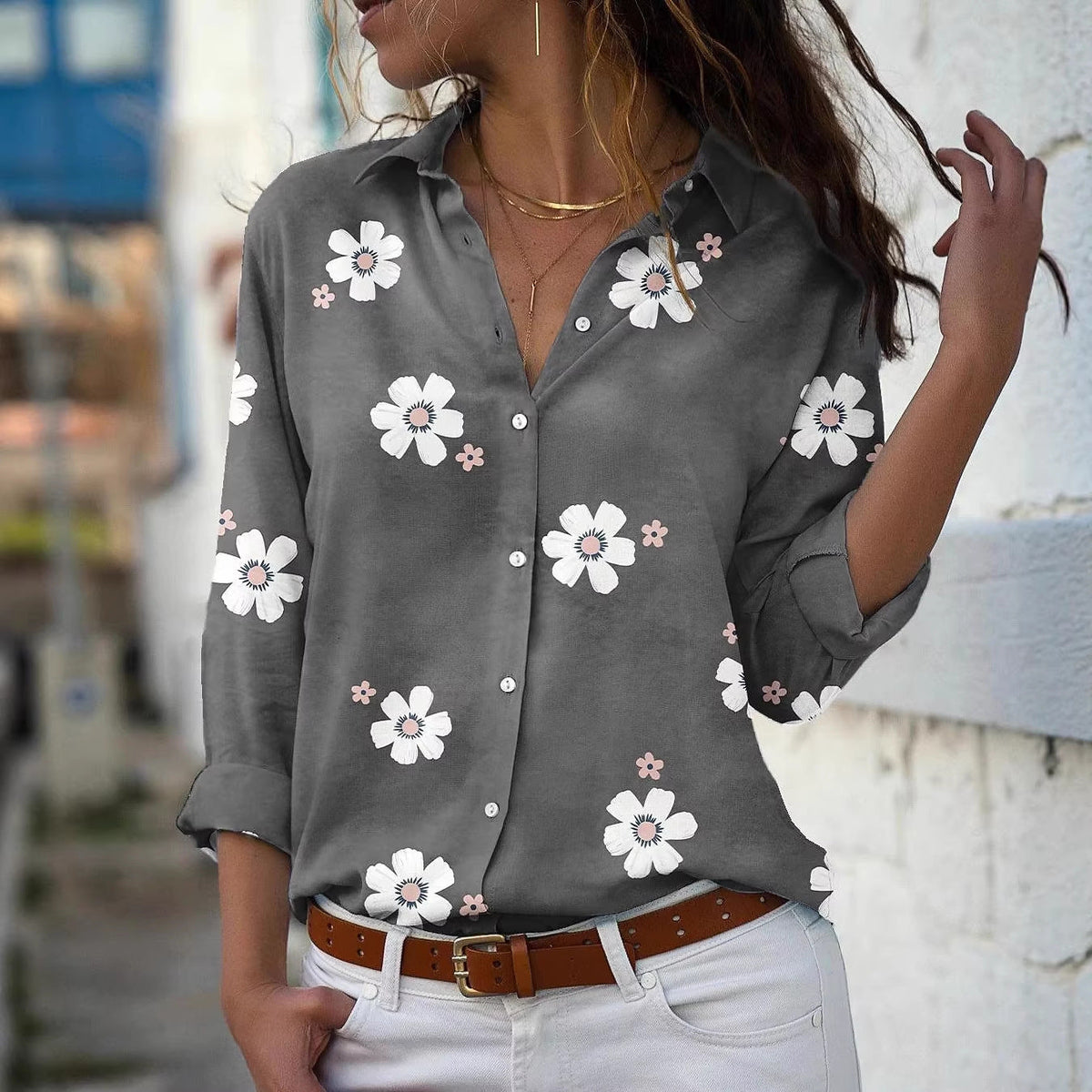 Blouse pour femmes avec motif floral, col chemise et coupe décontractée Echoarchiv