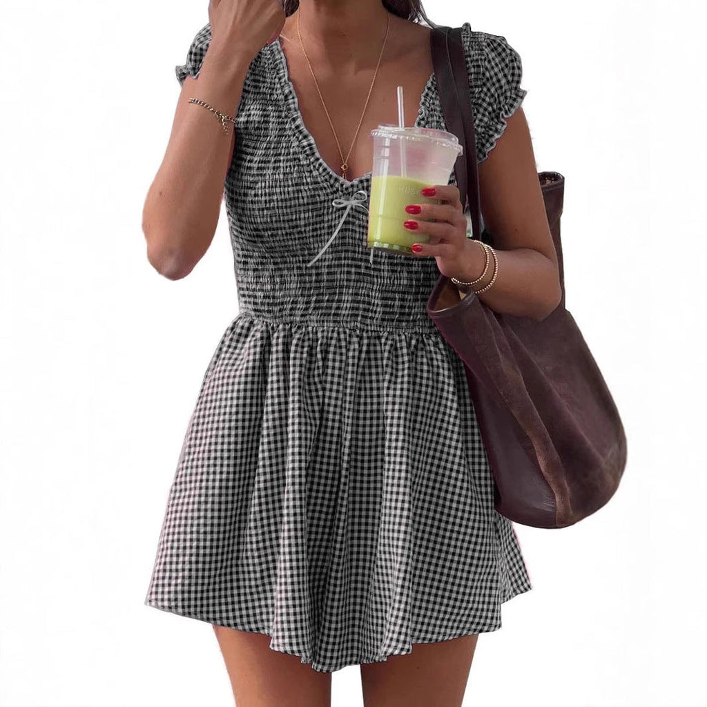 Robe courte froncée pour femmes avec décolleté en V et détails en volants R&B