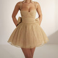 Robe mini ludique et glamour pour femmes avec jupe évasée et détail de nœud décoratif R&B