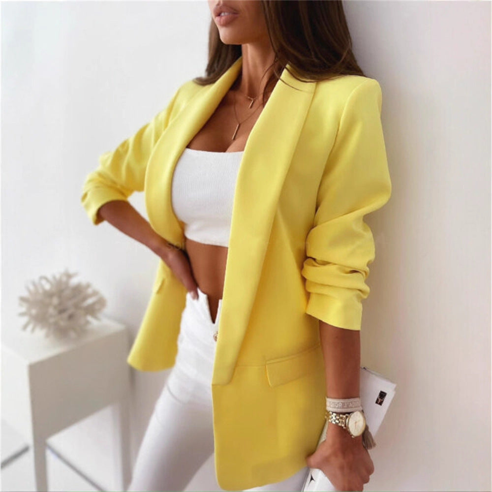 Blazer long à carreaux pour femmes avec coupe décontractée, poches plaquées et manches trois-quarts