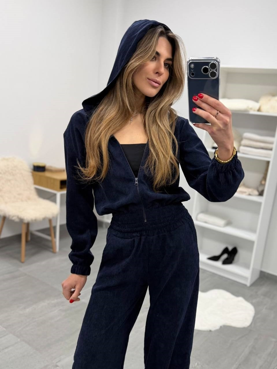Ensemble en velours côtelé doux pour femmes avec veste à capuche courte et pantalon confortable Echo Archiv