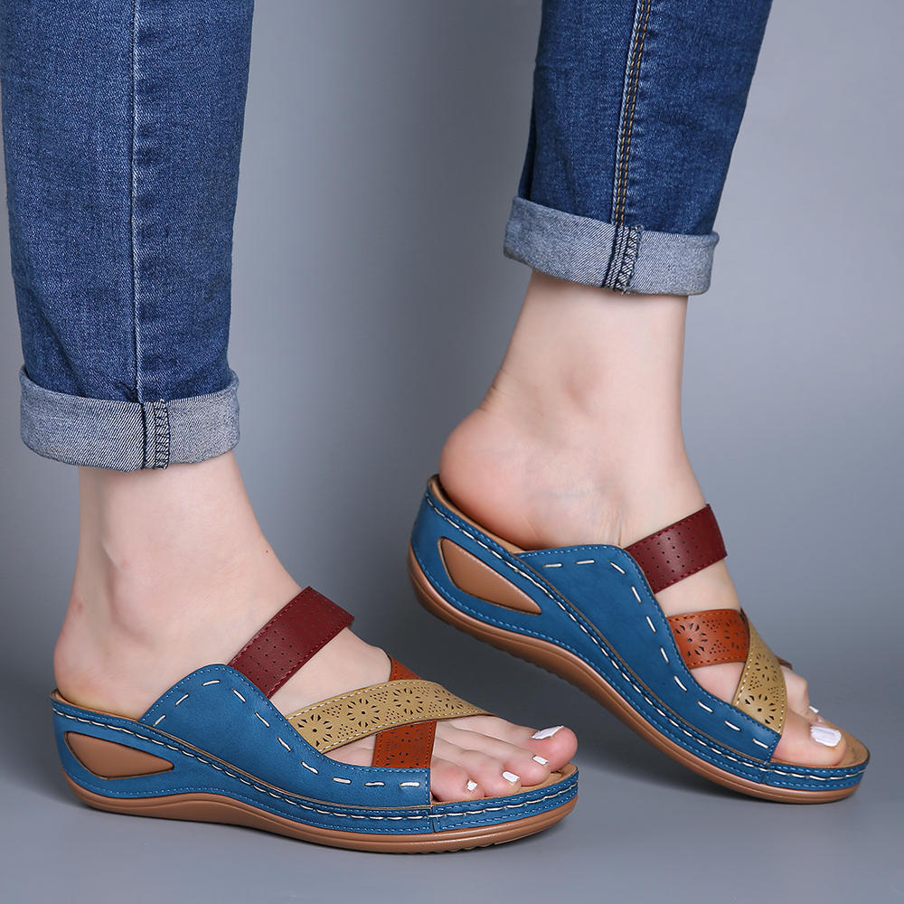 Sandales compensées pour femmes avec une semelle intérieure confortable et des brides à la mode R&B