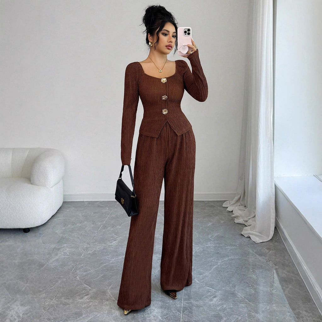 Ensemble de blouse et pantalon cintré en crinkle-plié avec manches bouffantes et boutons décoratifs R&B