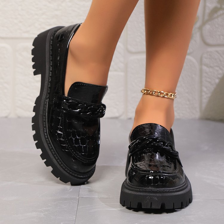 Mocassins pour femmes avec plateforme robuste et structure de surface brillante R&B