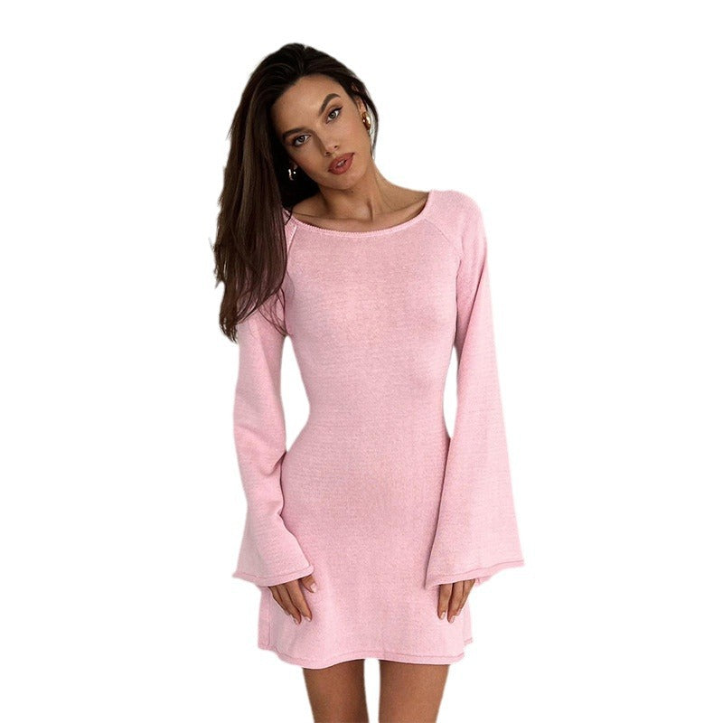 Robe mini en maille fine ajustée pour femmes avec manches trompettes Echoarchiv