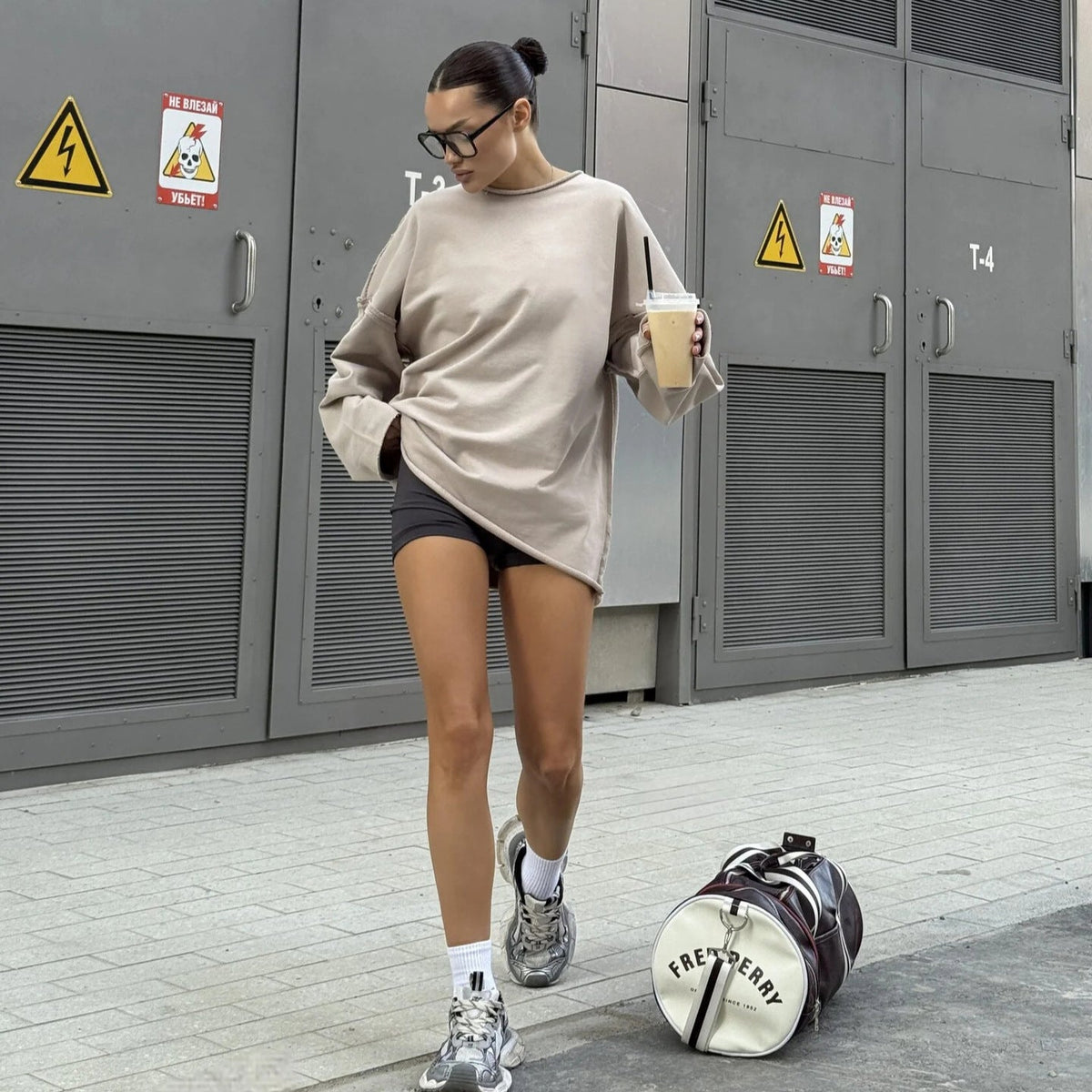 Sweatshirt ultra large pour femmes avec coutures effilochées et ourlet asymétrique Echo Archiv