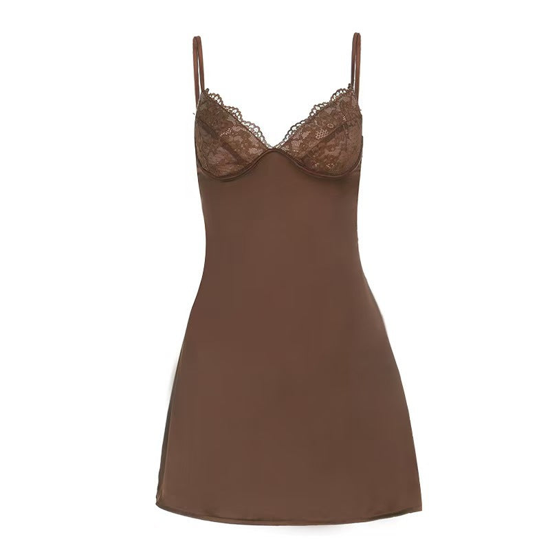 Robe mini séduisante pour femmes avec détails en dentelle et bretelles fines R&B