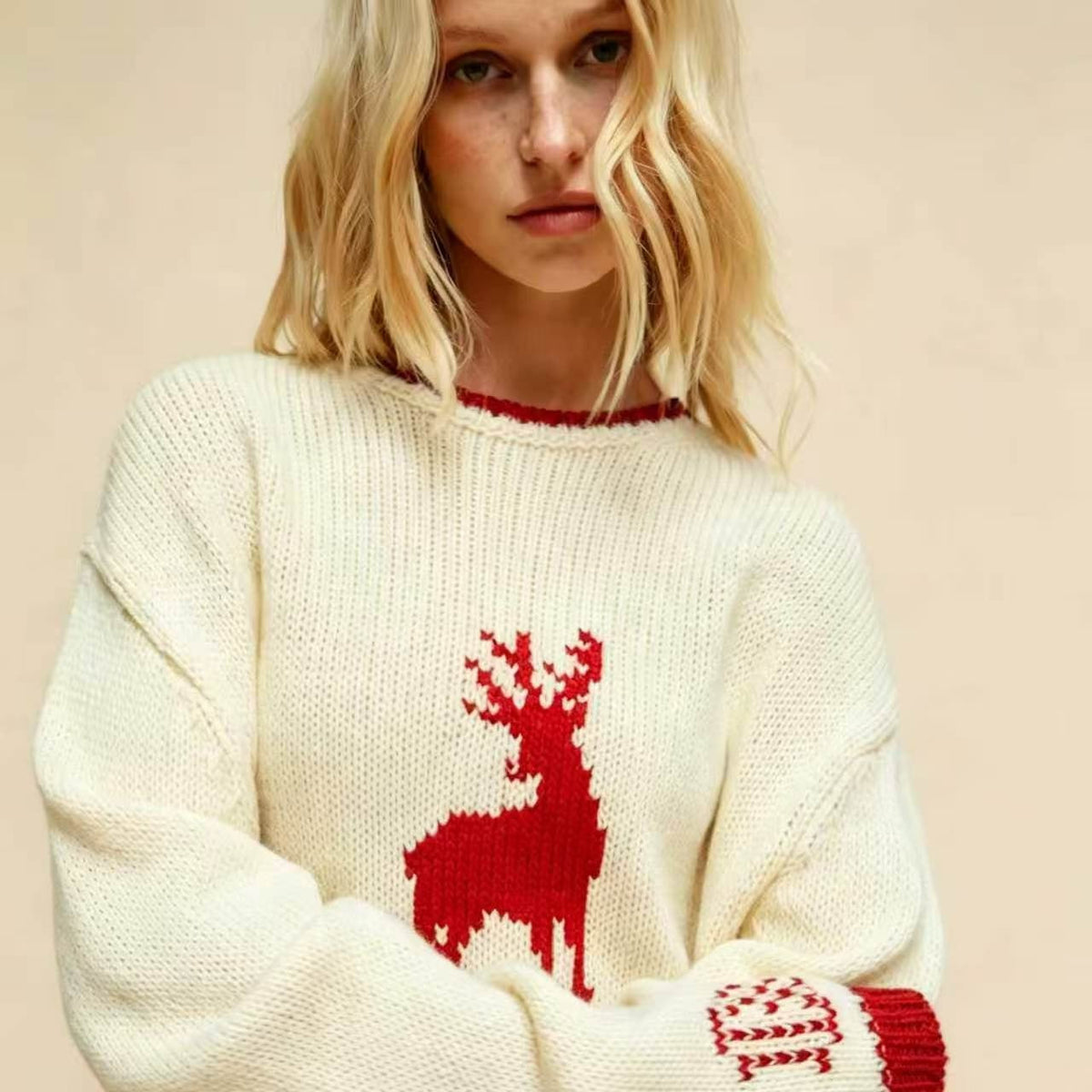 Pull en maille oversize pour femmes avec motif en intarsia de cerf, col rond et bords norvégiens Echoarchiv