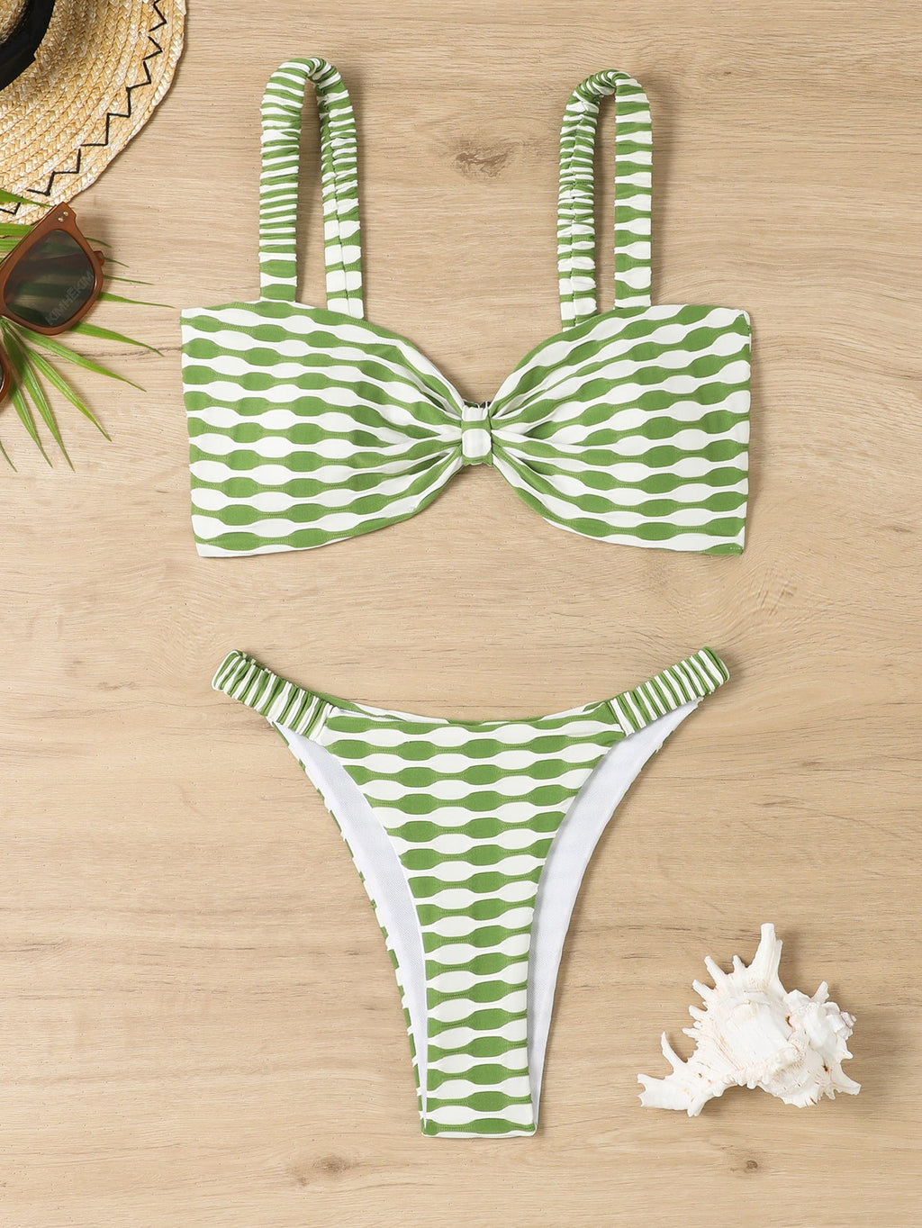 Haut de bikini pour femmes avec des volants tendance et des bretelles larges Echo Archiv