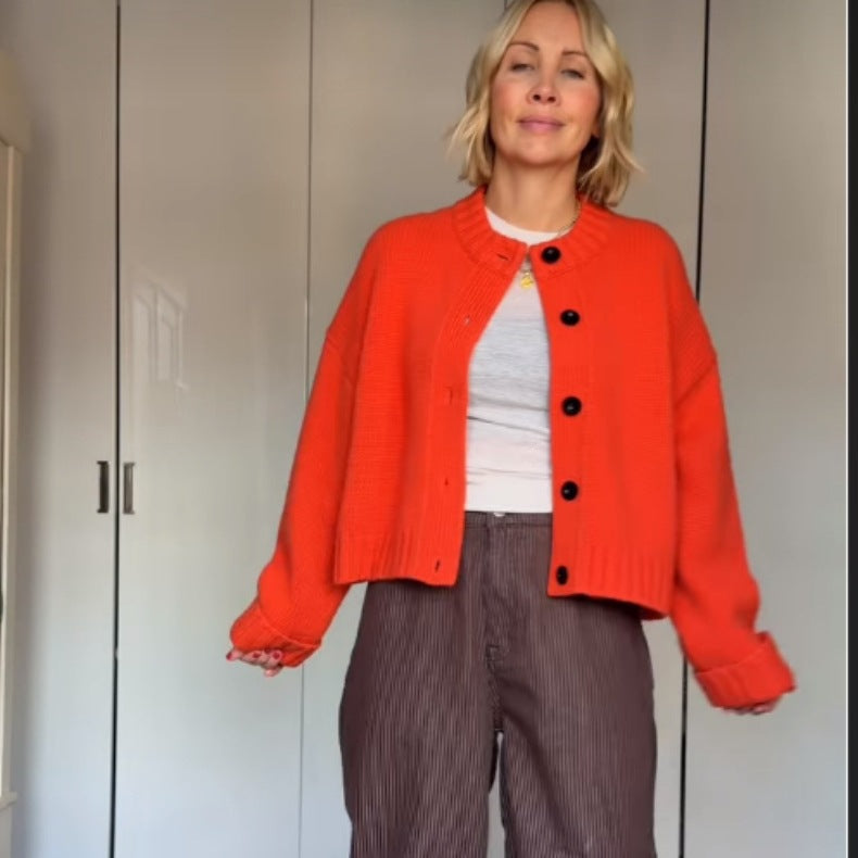Cardigan court en grosse maille pour femmes avec épaule tombante et larges bords-côtes Echoarchiv