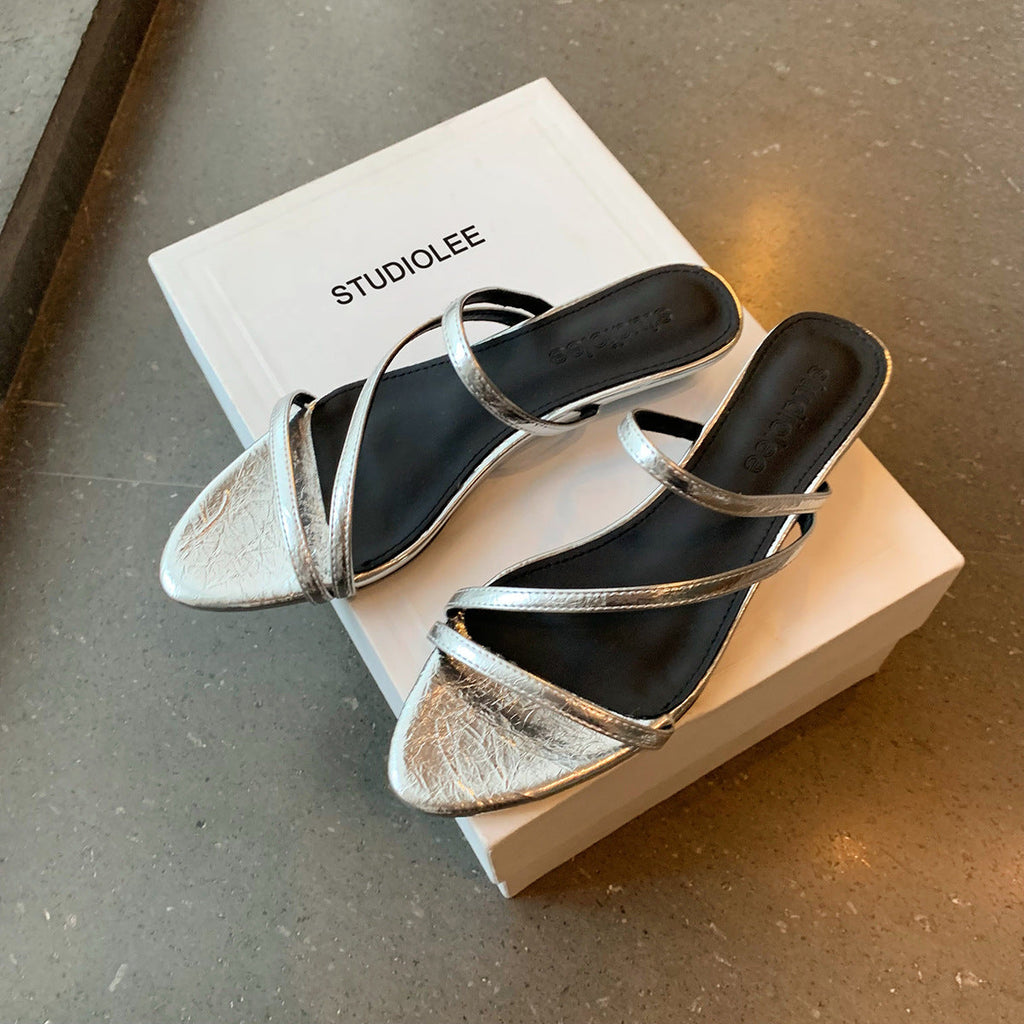 Sandales à brides glamour pour femmes avec une finition métallique élégante R&B