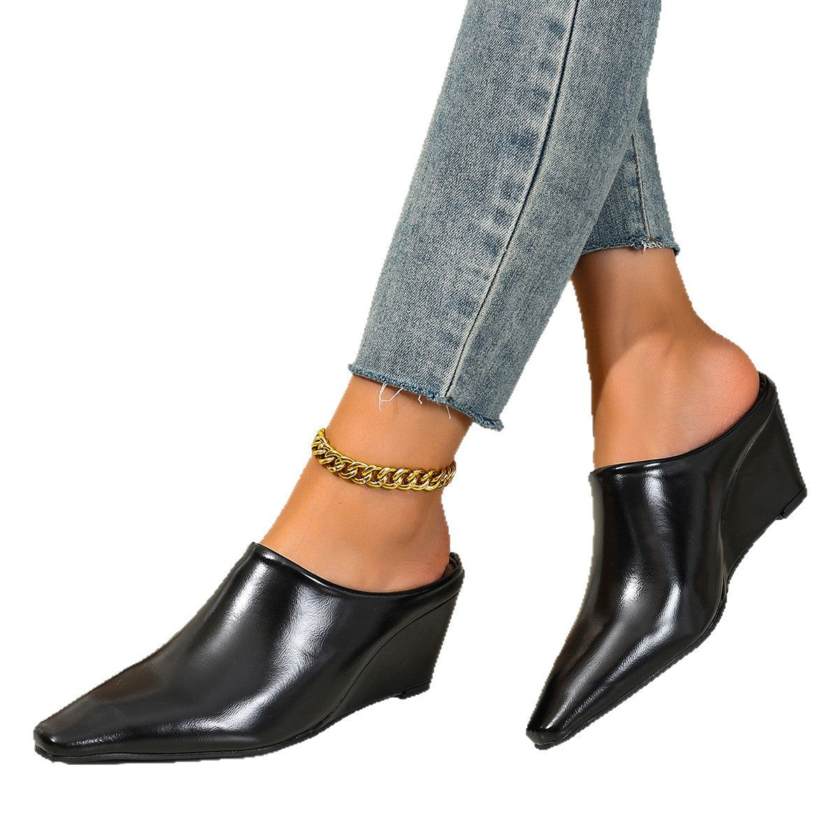 Mules pour femmes avec un design élégant et pointu et une surface brillante R&B