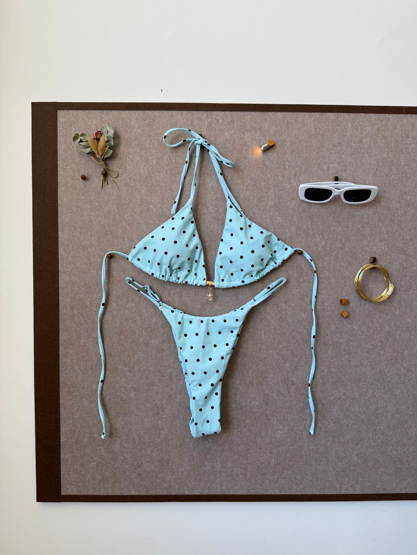 Bikini triangle pour femmes avec un design à pois ludique R&B