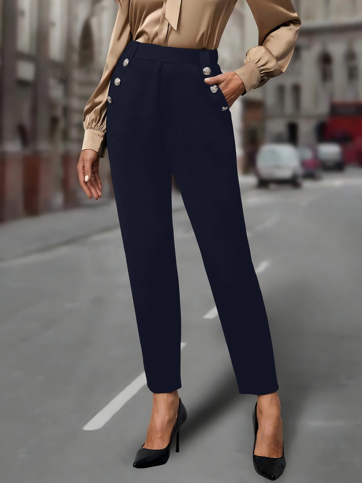 Pantalon de costume taille haute pour femmes avec boutons décoratifs