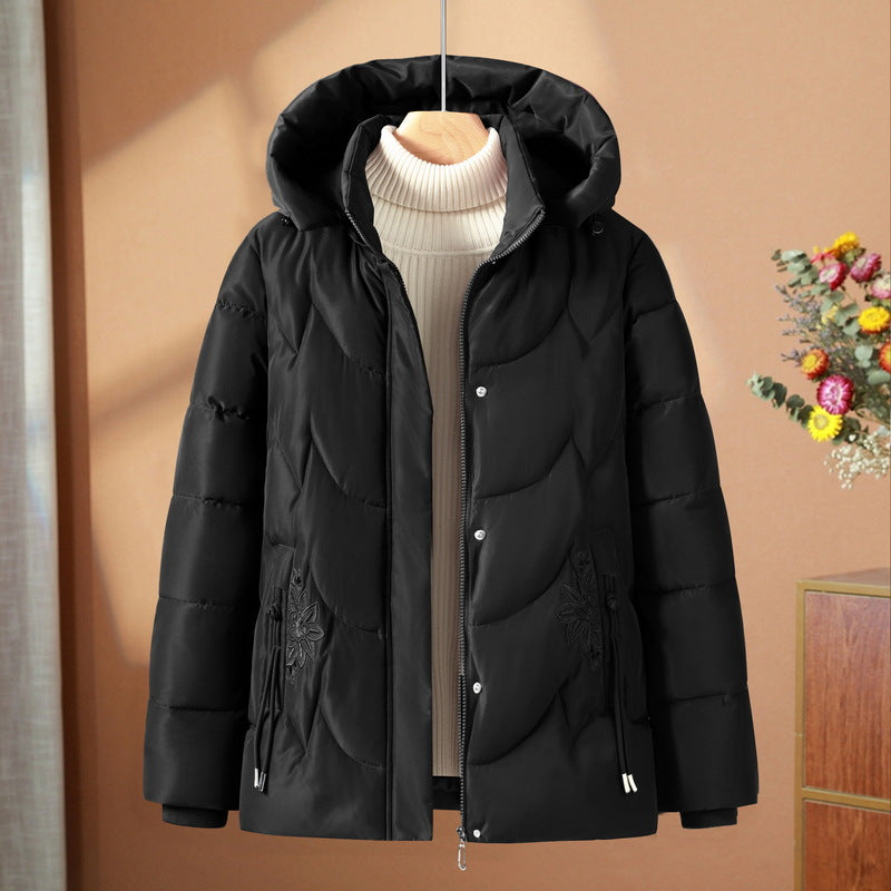 Veste thermique outdoor matelassée pour femmes avec capuche ergonomique et broderie florale sur les poches Echo Archiv