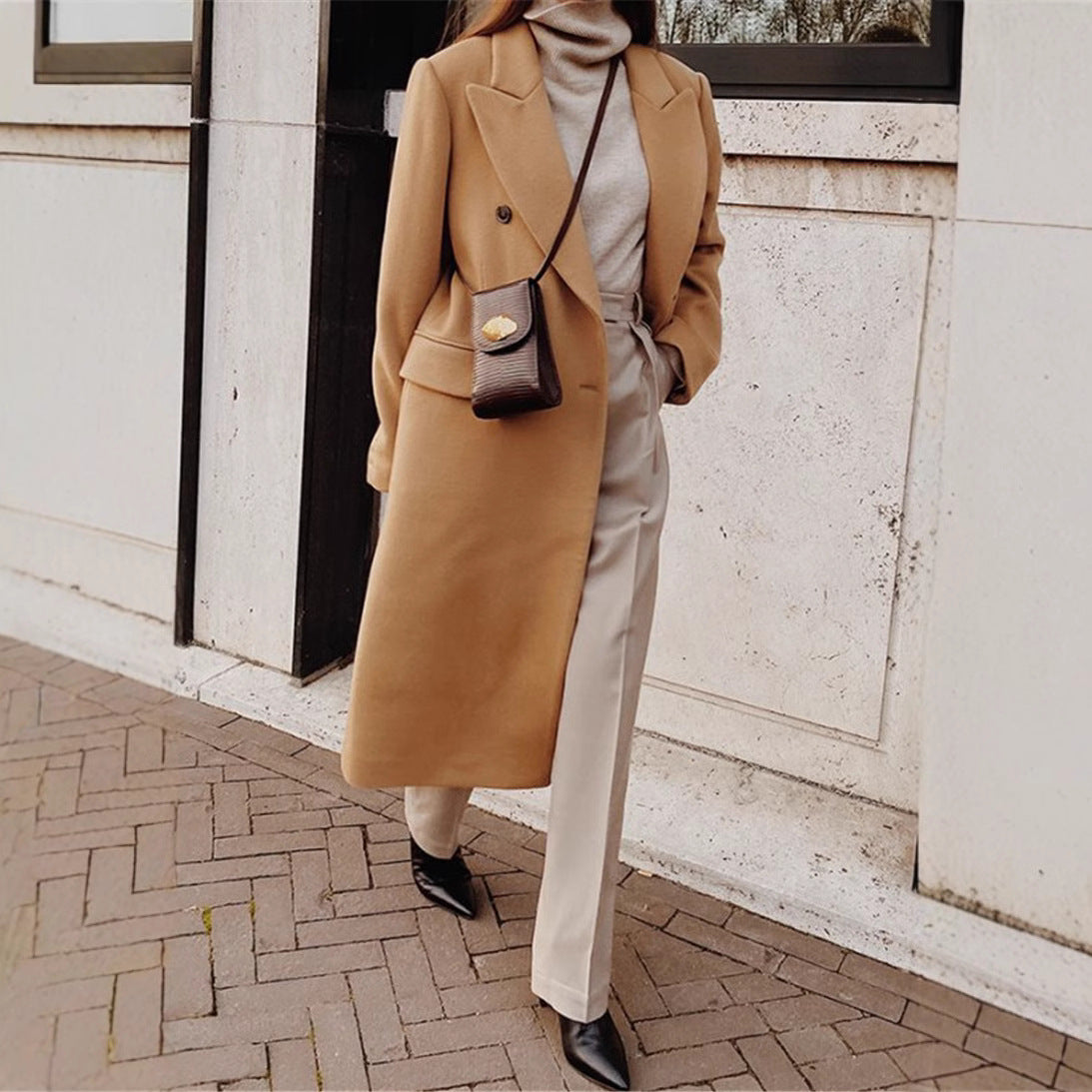 Manteau femme en mélange de laine à double boutonnage avec coupe oversize et grands revers Echoarchiv