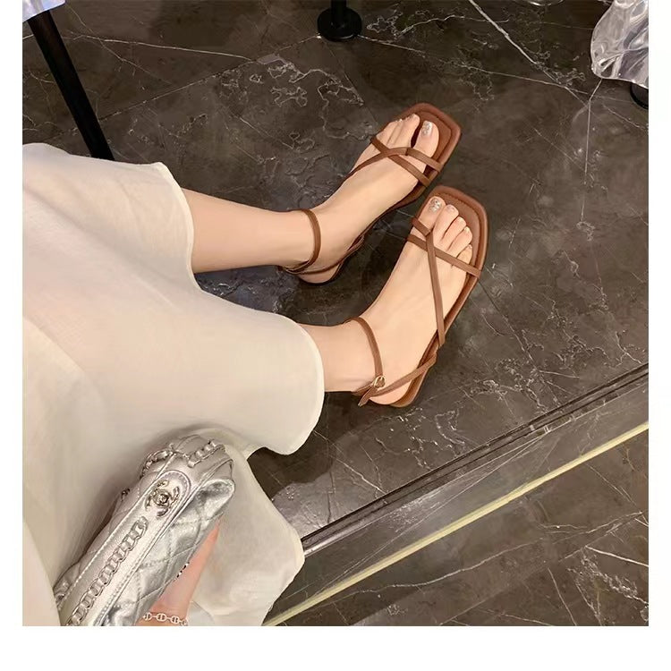Sandales plates élégantes pour femmes avec design de sangle ajouré R&B