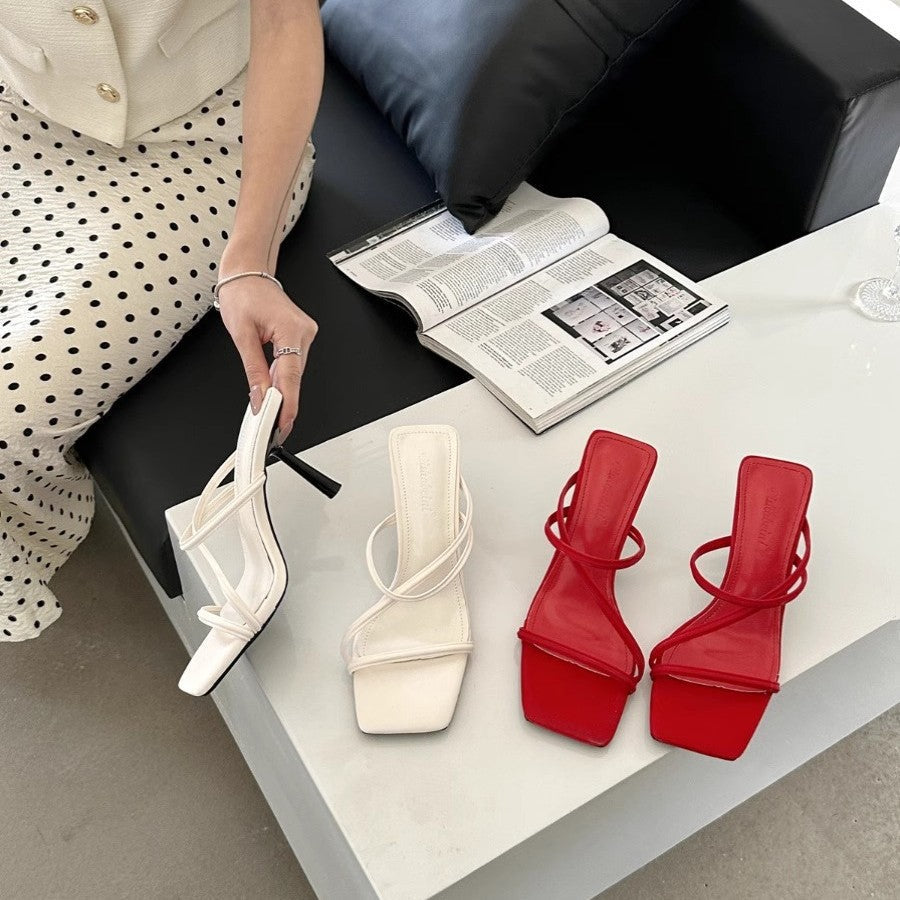 Sandales élégantes à talons aiguilles pour femmes avec des brides ornées R&B