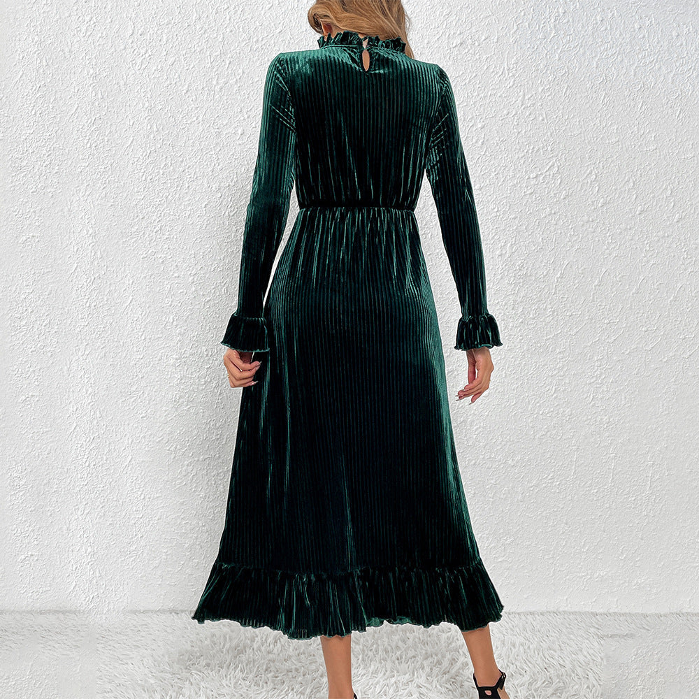 Robe midi en velours plissé avec col montant, taille froncée et ourlet volant