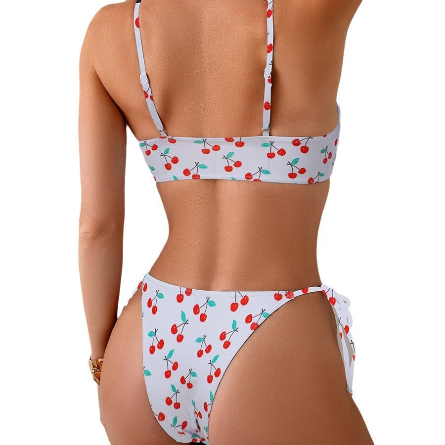 Bikini triangle pour femmes avec un design cerise ludique Echo Archiv