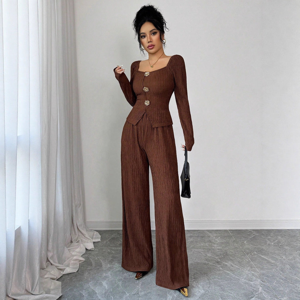 Ensemble de blouse et pantalon cintré en crinkle-plié avec manches bouffantes et boutons décoratifs R&B