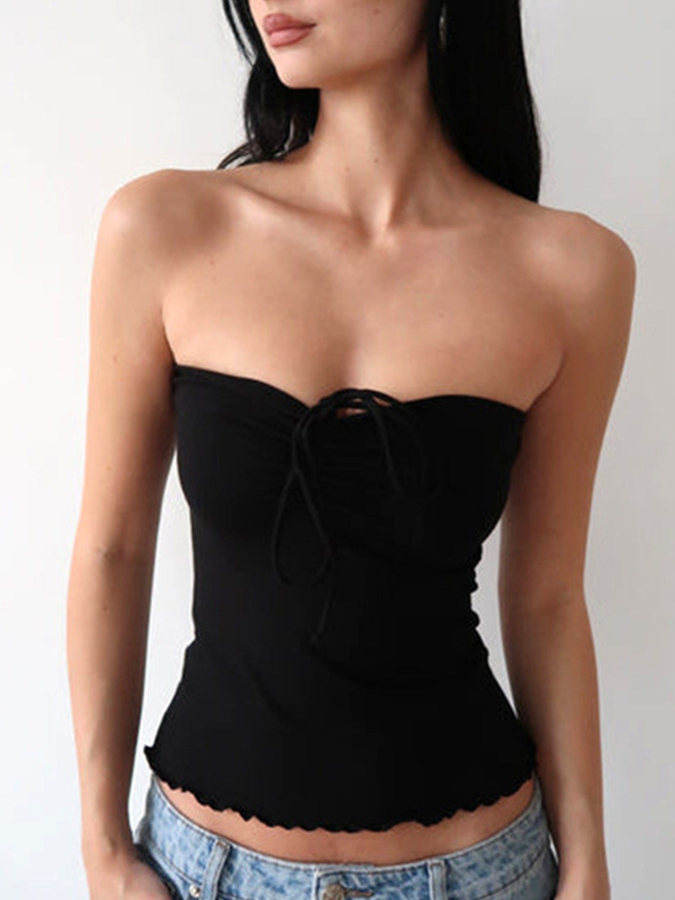 Haut bandeau pour femmes avec de délicats détails en volants et des bretelles réglables R&B