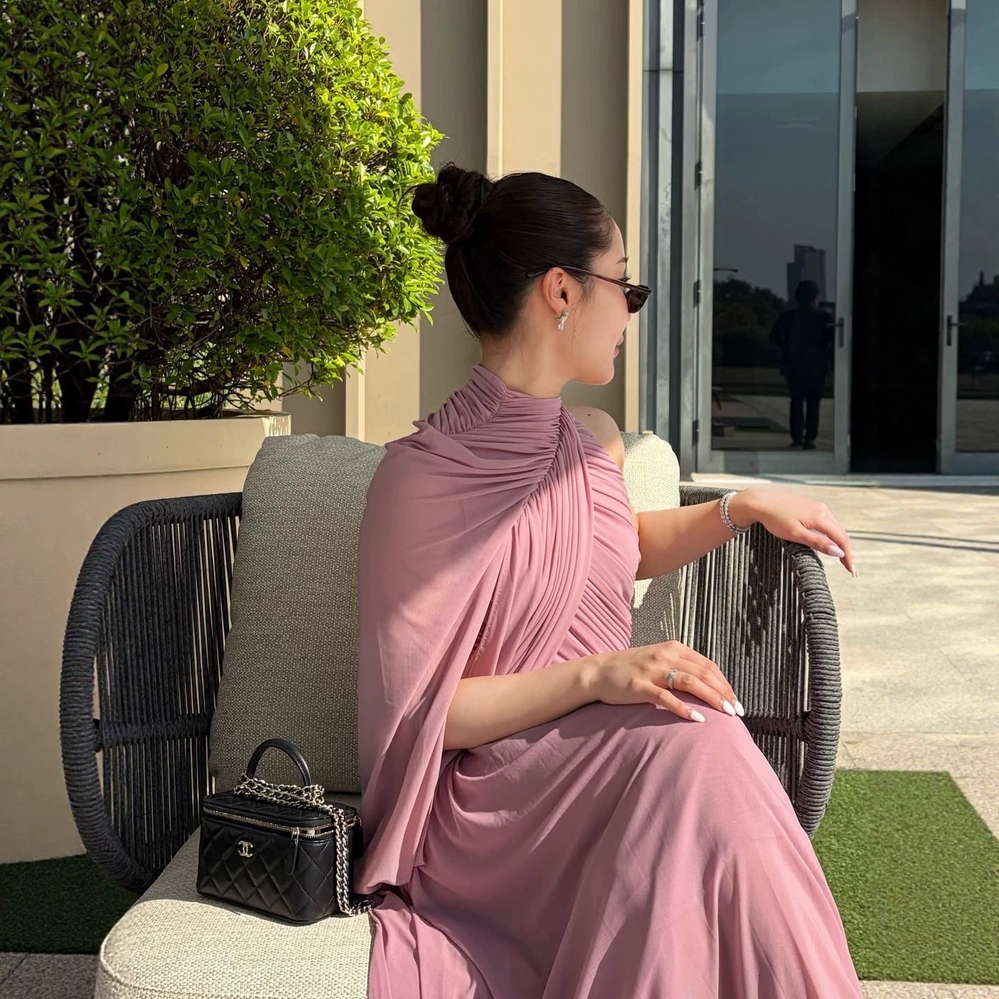 Robe portefeuille élégante pour femmes avec design asymétrique et drapé fluide Heidi-Mode