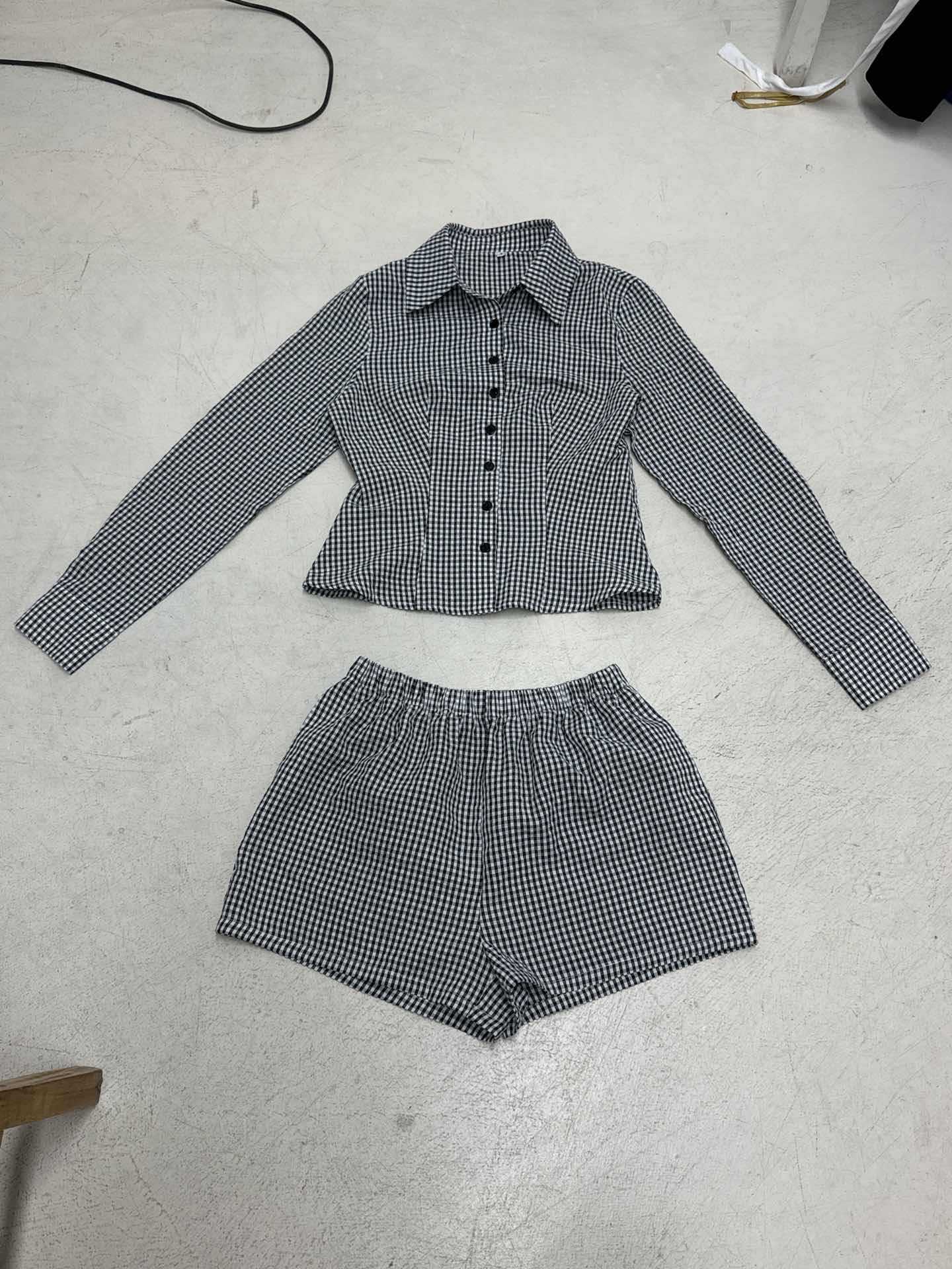 Ensemble Vichy deux pièces pour femmes avec une veste blouson cintrée à coutures viennoises et un short taille haute Echo Archiv