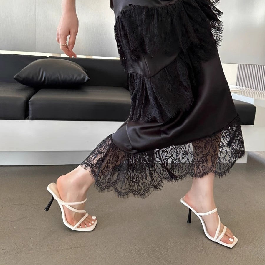 Sandales élégantes à talons aiguilles pour femmes avec des brides ornées R&B