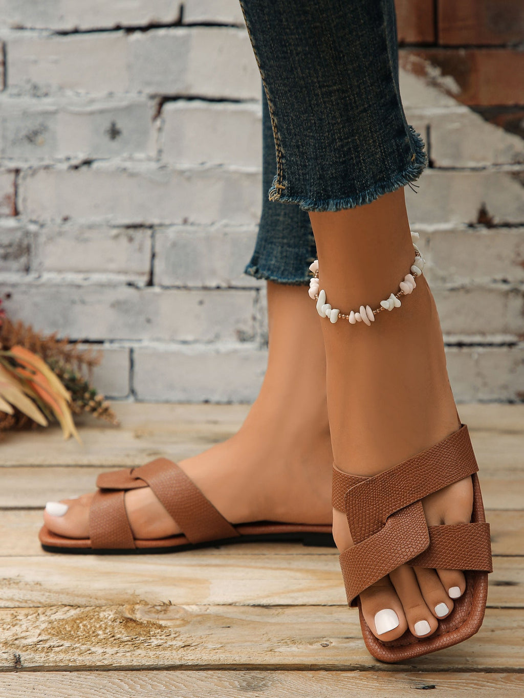 Mules confortables pour femmes avec un design tendance de lanières R&B