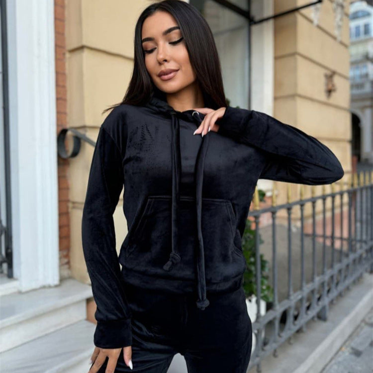 Ensemble lounge en velours doux pour femmes avec sweat à capuche et jogging tapered Echo Archiv