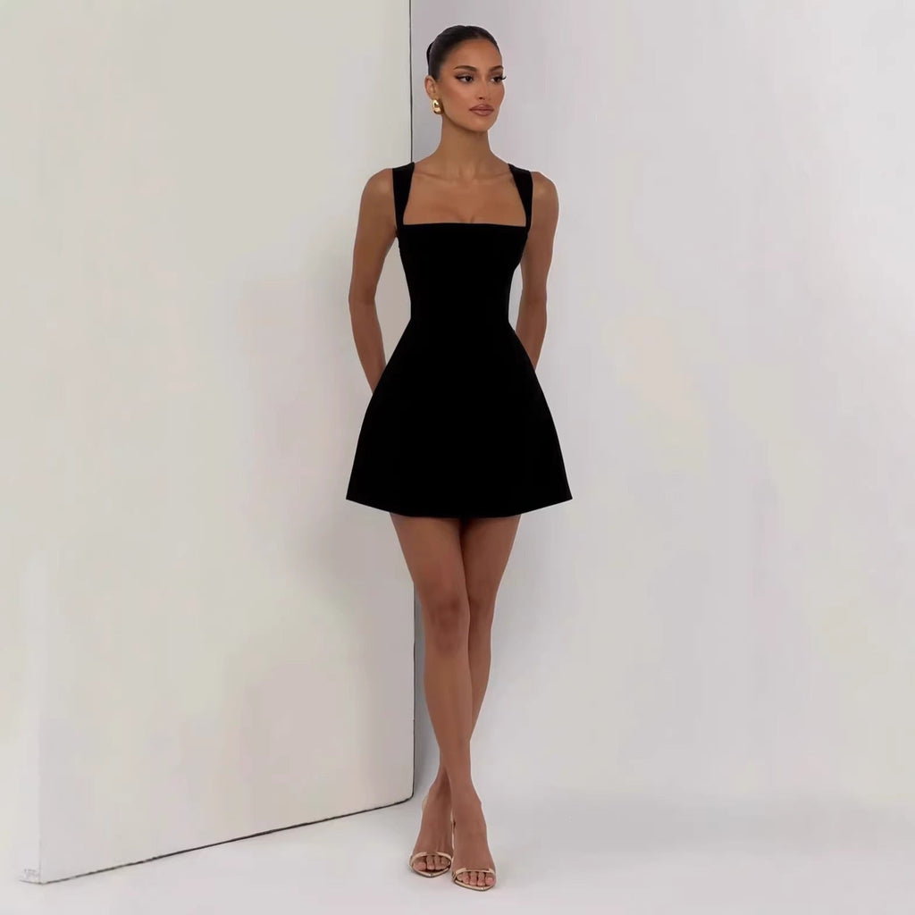 Robe mini ajustée pour femmes avec bretelles larges et décolleté élégant R&B