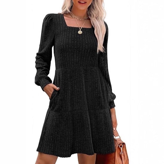 Robe Minikleid A‑Ligne Tricotée pour Femmes avec Décolleté Carré, Jupe à Volants et Poches Latérales