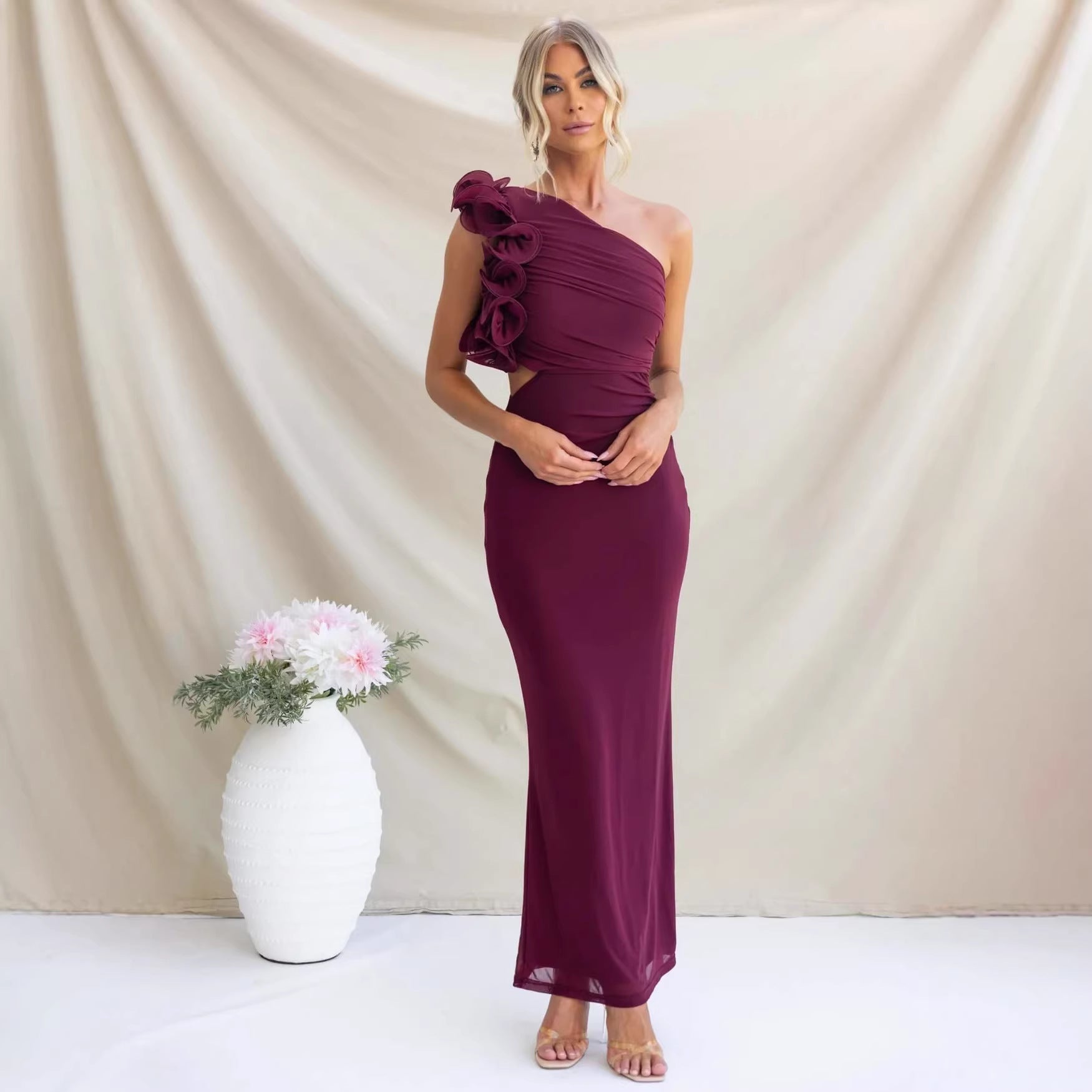 Robe maxi femme à une épaule avec volants