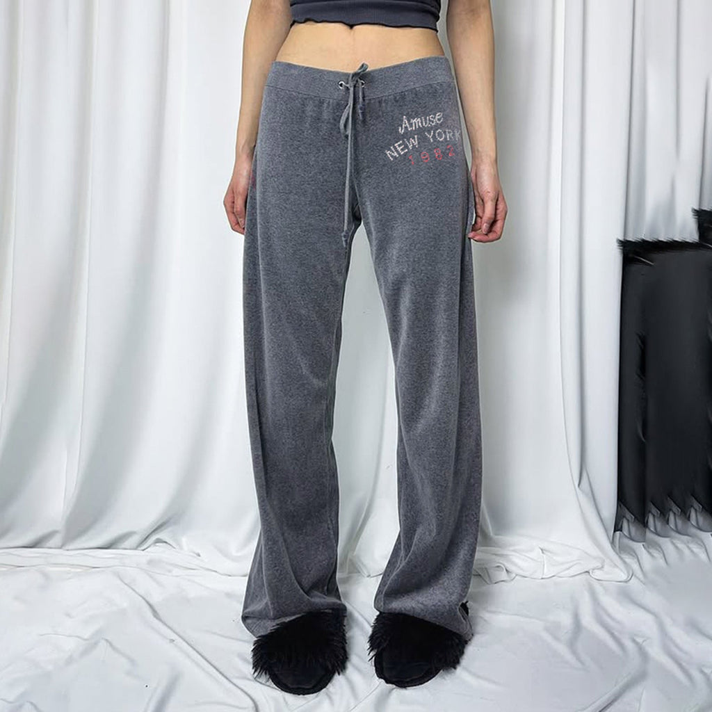 Pantalon de lounge en velours large pour femmes avec ceinture à cordon, cordon de serrage et broderie logo discrète Echo Archiv