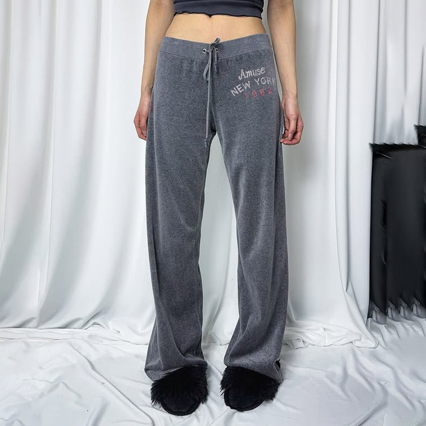 Pantalon de lounge en velours large pour femmes avec ceinture à cordon, cordon de serrage et broderie logo discrète Echo Archiv