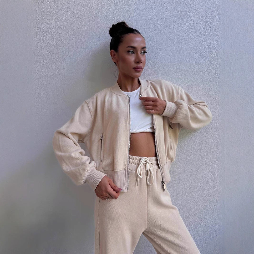 Ensemble en velours doux pour femmes avec bomber à fermeture éclair courte et pantalon taille haute avec fente Echo Archiv