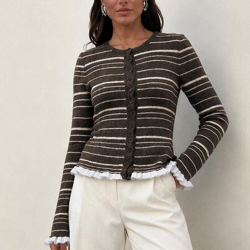 Cardigan à boutons en fine maille pour femmes avec rayures, volants et coupe cintrée Echoarchiv