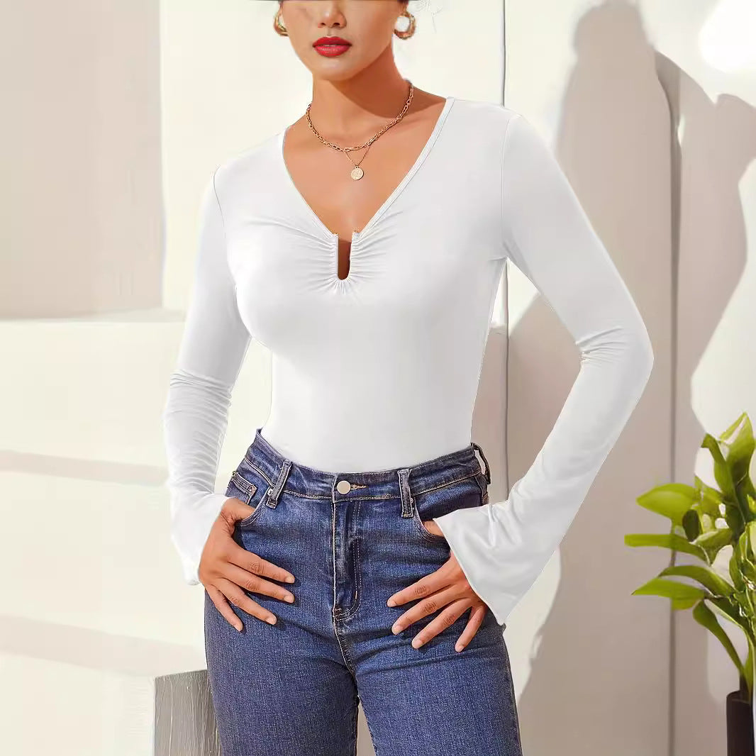 Chemisier ajusté à manches longues avec décolleté fendu froncé et ourlet en pointe R&B