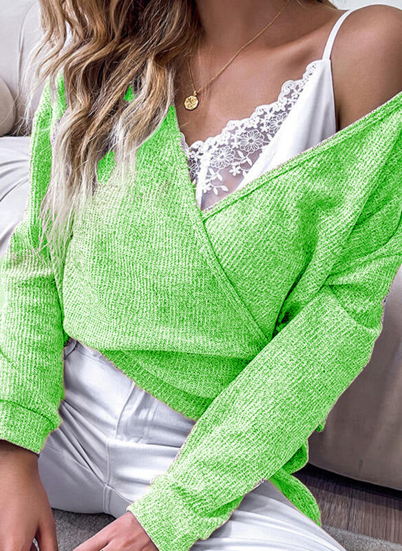 Pull enveloppant en maille fine pour femmes avec décolleté en V profond, épaules tombantes et texture mélangée Echoarchiv