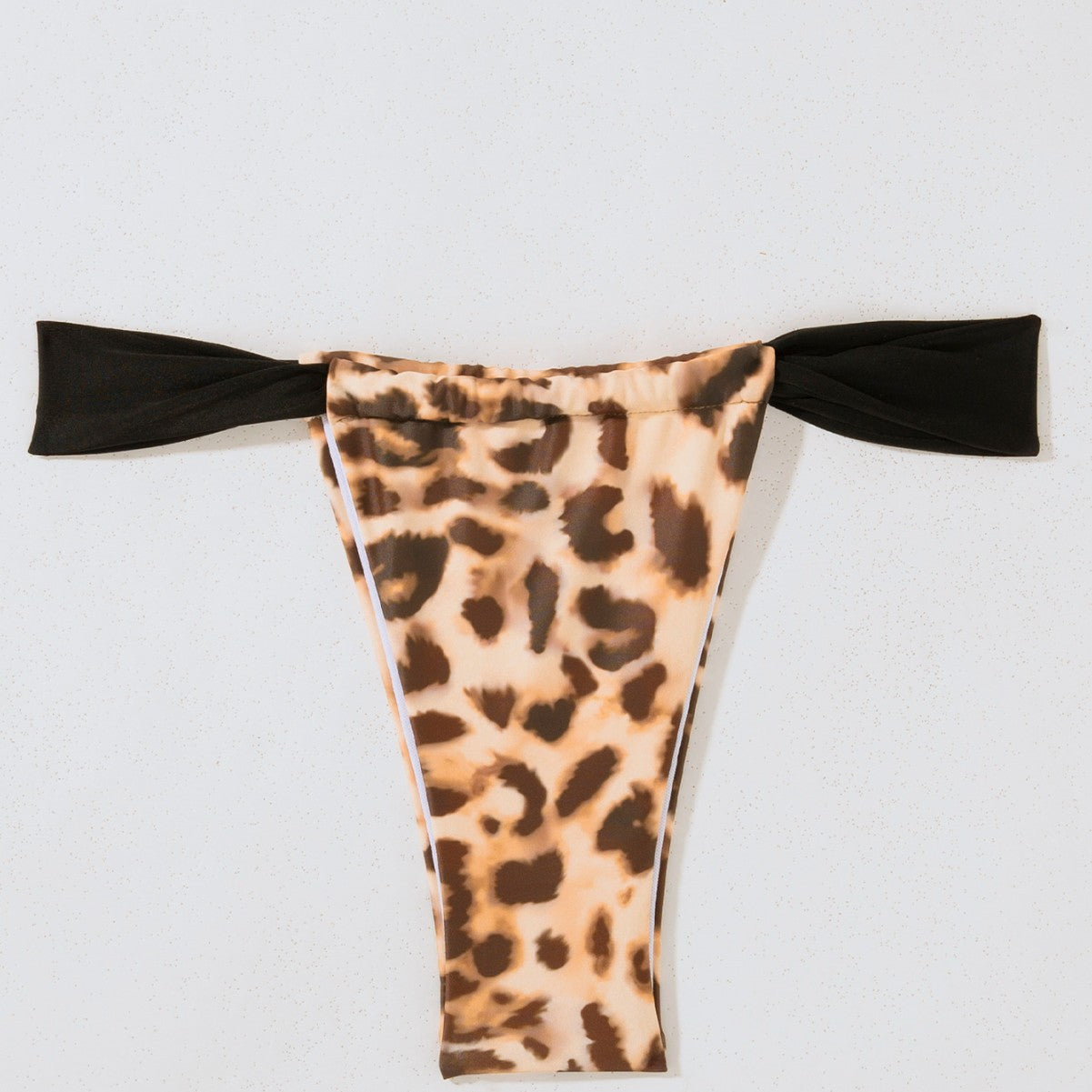 Ensemble de bikini pour femmes avec top croisé à la mode et élégant froncé Echo Archiv