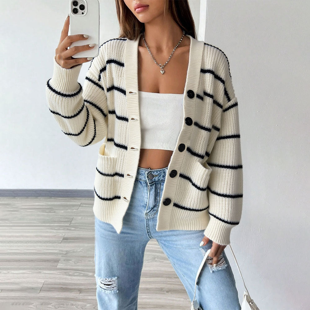 Cardigan en tricot oversize pour femmes avec bord côtes, poches plaquées et fermeture à boutons