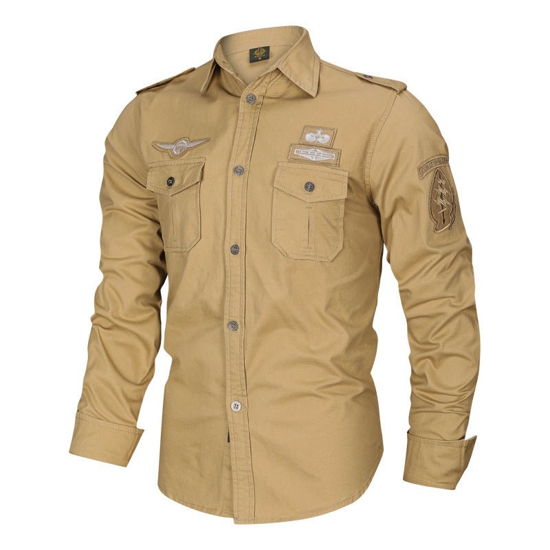 Chemise en coton ajustée pour hommes avec épaulettes, poches poitrine plaquées et détails en patch Echo Archiv