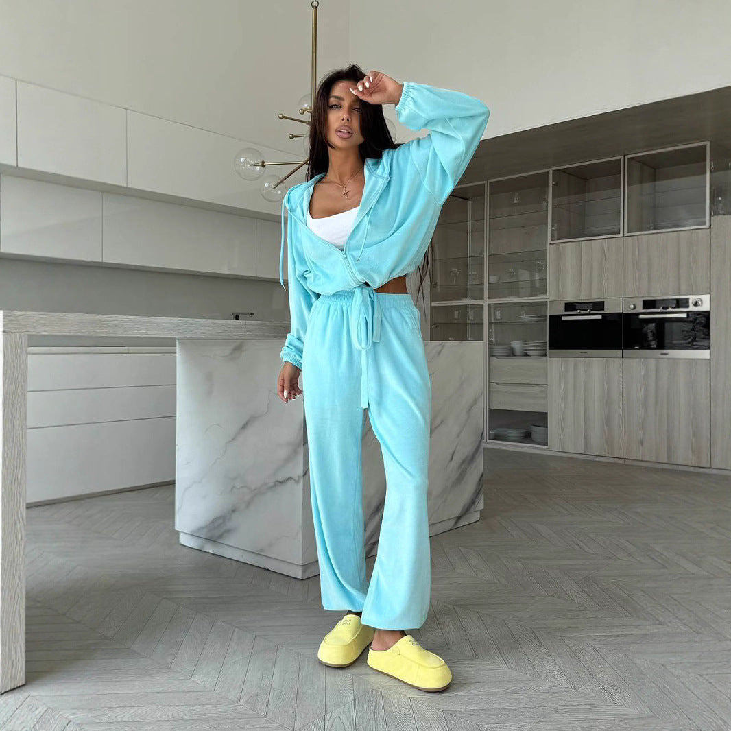 Ensemble lounge en velours doux pour femmes avec veste à capuche, fermeture éclair et pantalons confortables Echo Archiv