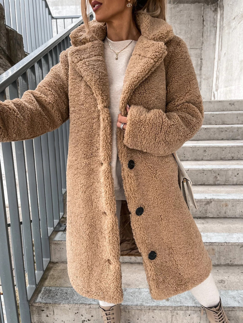 Manteau long en Teddy Faux-Shearling à boutons pour femmes avec col à revers Echoarchiv