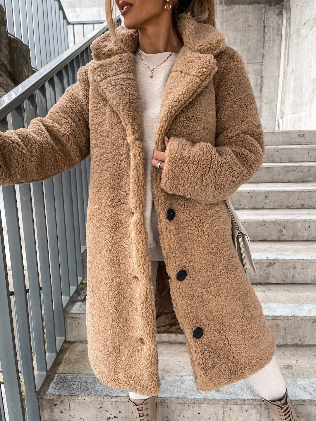 Manteau long en Teddy Faux-Shearling à boutons pour femmes avec col à revers Echoarchiv