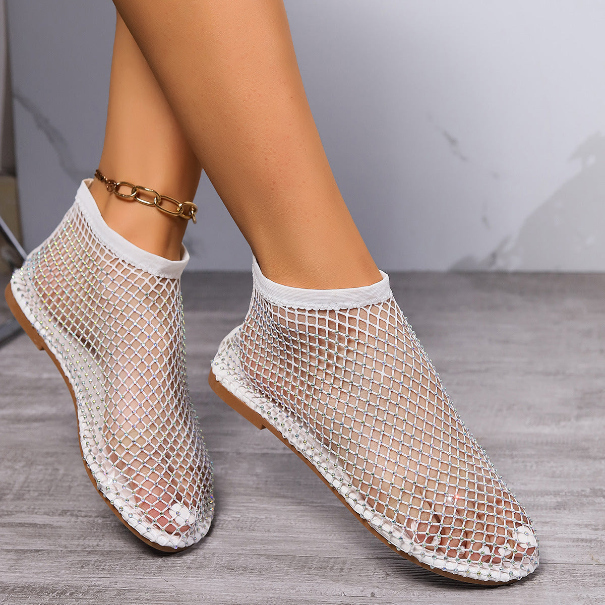 Sandales en filet pour femmes avec des applications scintillantes et une zone de cheville élastique R&B