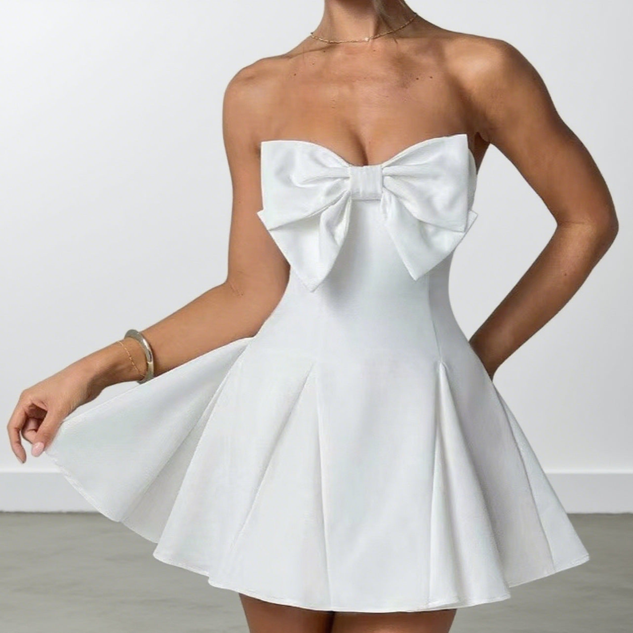 Robe mini pour femmes avec des détails en grandes nœuds R&B