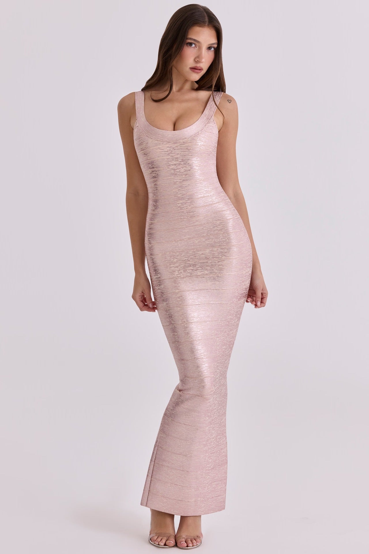 Robe maxi ajustée pour femmes en tissu scintillant avec décolleté plongeant Heidi-Mode